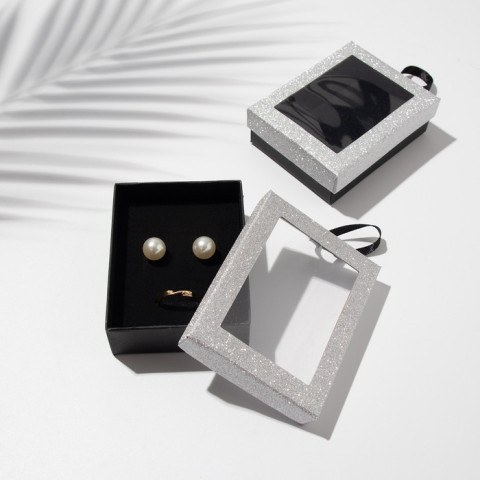 Коробочка подарочная под набор «Селебрити» (полезная часть 6.5×8.5 см), серебристо-чёрная