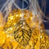 Новогодняя гирлянда нить Золотые резные листья 10 LED