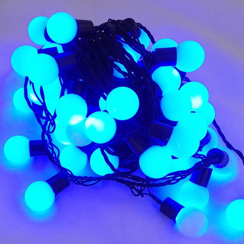 Новогодняя светодиодная гирлянда с насадкой "Шарики 2,5 см" с переключателем режимов Сине-белая, 64 шарика на черном проводе