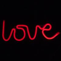 Световая надпись Love, Красный