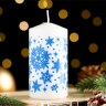 Свеча-цилиндр новогодняя «Снежинки», белая с синим