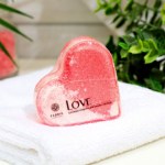 Бомбочка для ванн Love с пенкой