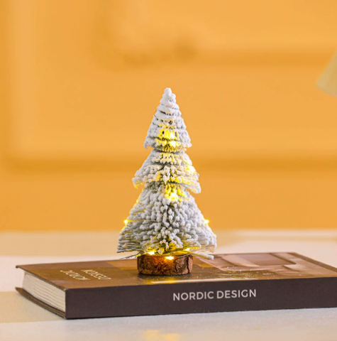 Декор новогодний «Заснеженная ёлка с гирляндой"