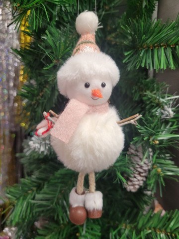 Елочное украшение Веселый снеговик в вязаной шапке